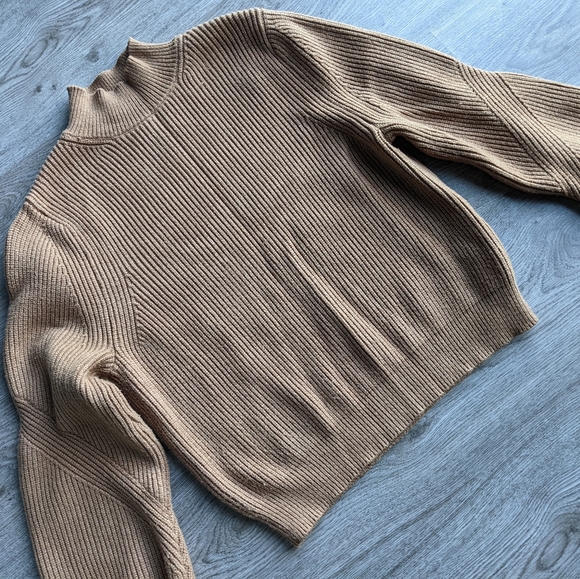 Balloon-sleeve sweater - Picture 2 of 4